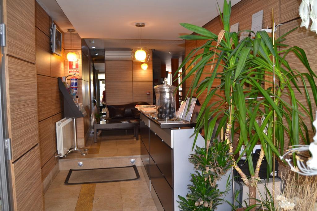Hotel Apartamentos Don Juan I Alcala de Henares Exterior photo