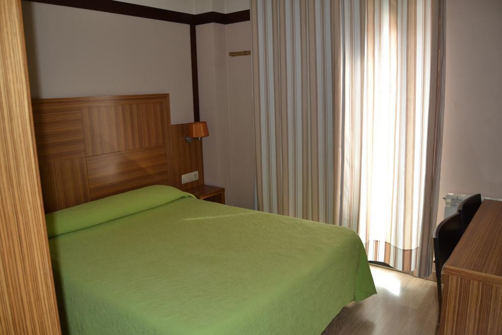 Hotel Apartamentos Don Juan I Alcala de Henares Room photo