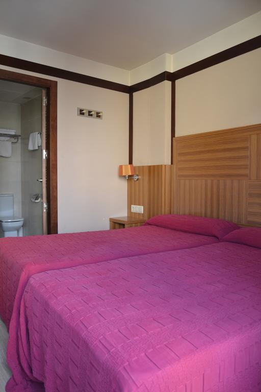 Hotel Apartamentos Don Juan I Alcala de Henares Exterior photo