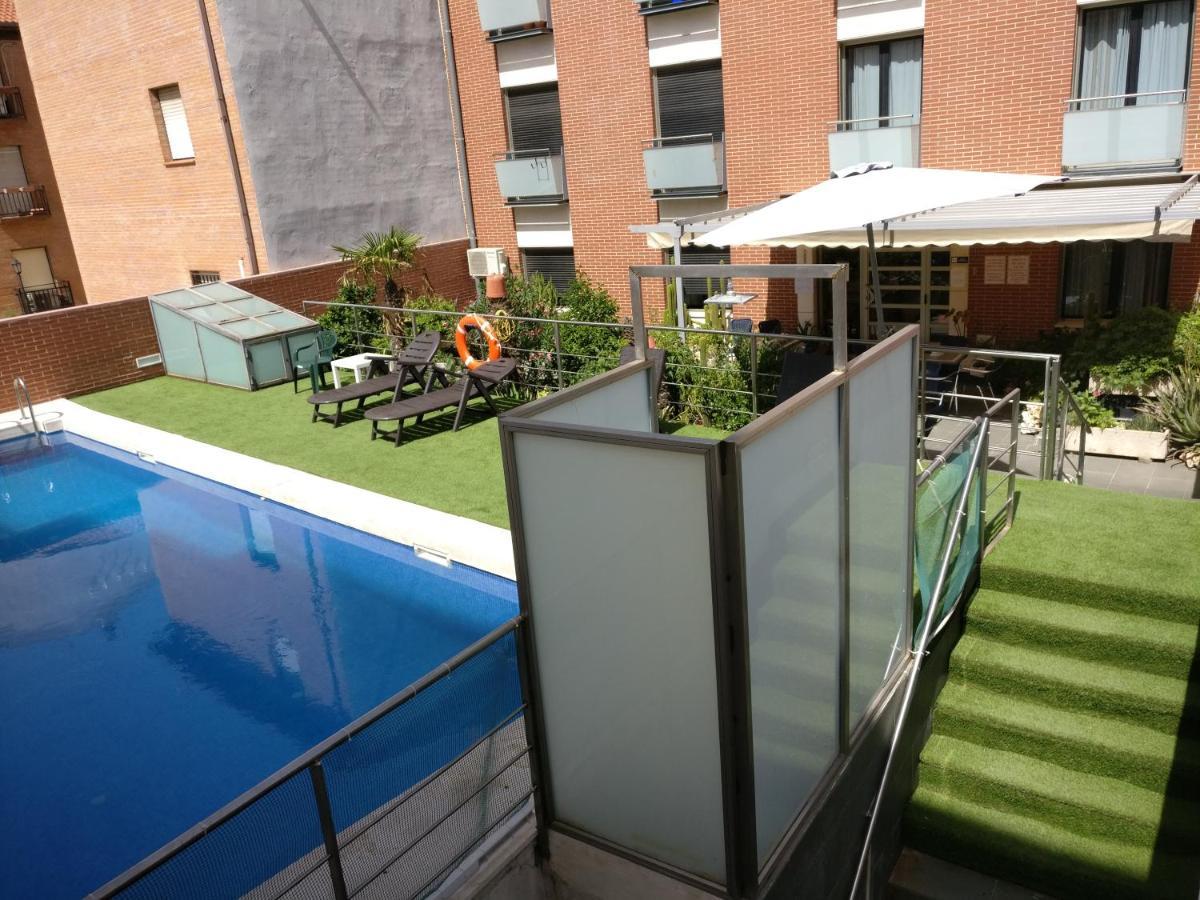 Hotel Apartamentos Don Juan I Alcala de Henares Exterior photo