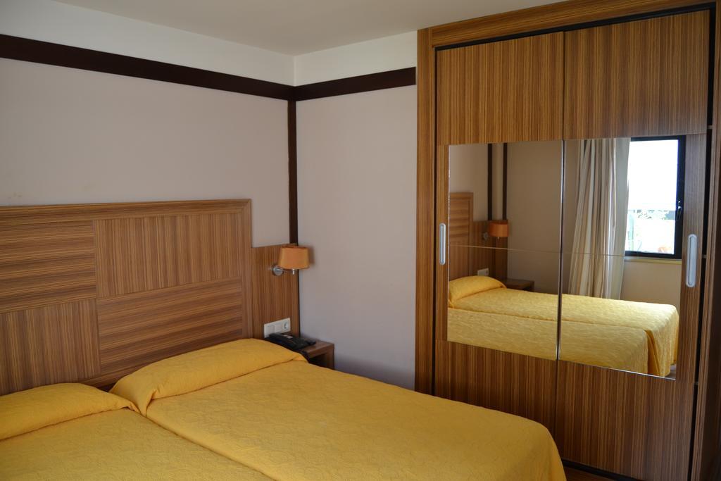 Hotel Apartamentos Don Juan I Alcala de Henares Exterior photo