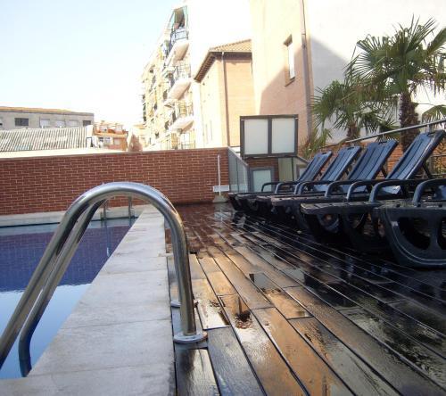 Hotel Apartamentos Don Juan I Alcala de Henares Exterior photo